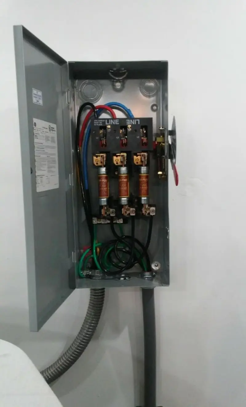 Three-phase disconnect switch installed for Smoke Detector Installation in Mill Creek East